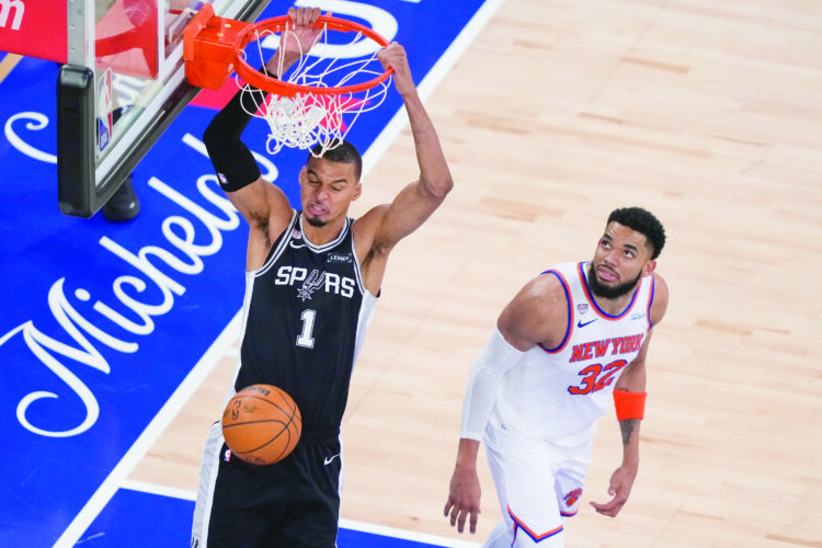 Victor Wembanyama carries Spurs to 115-111 win that cuts Knicks' NBA Finals lead to 2-1
